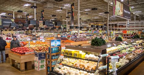 grocery stores open today in toronto